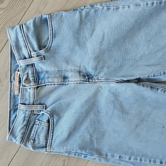 Levi's High Waisted Mom Jeans, Size 26 - Picture 3 of 16